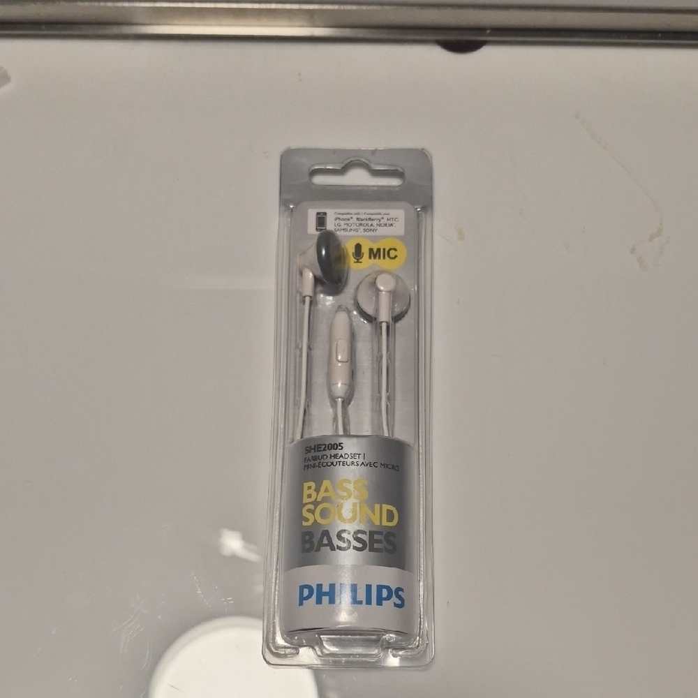 Philips White Wired Earphones with Mic